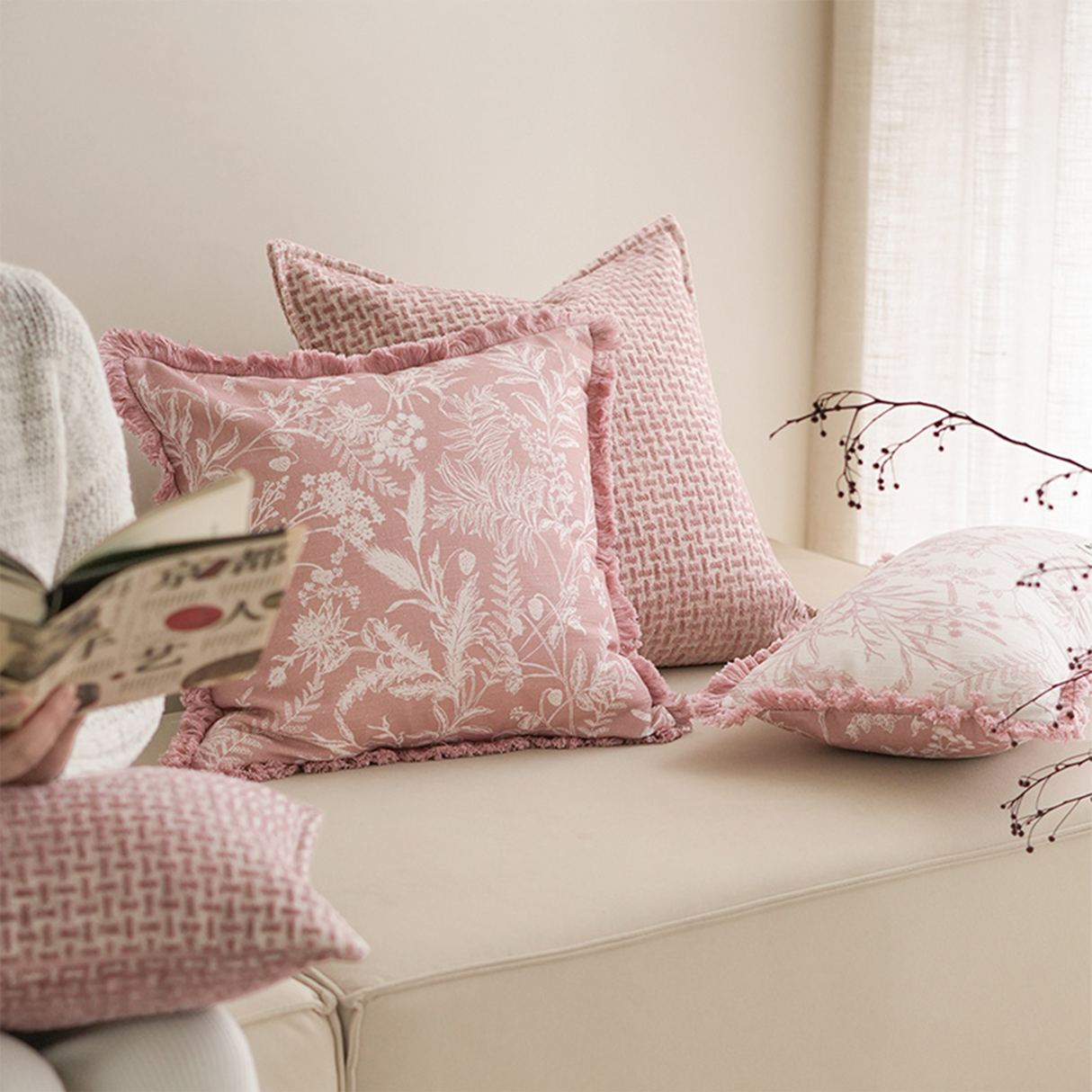 وسادة مزخرفة