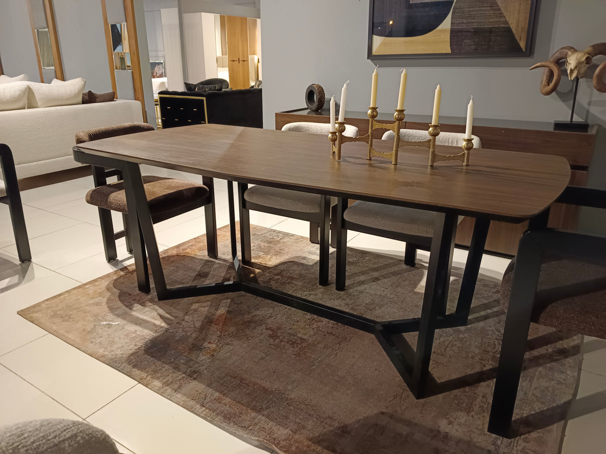 طقم طاولة طعام جورين باللون البنى