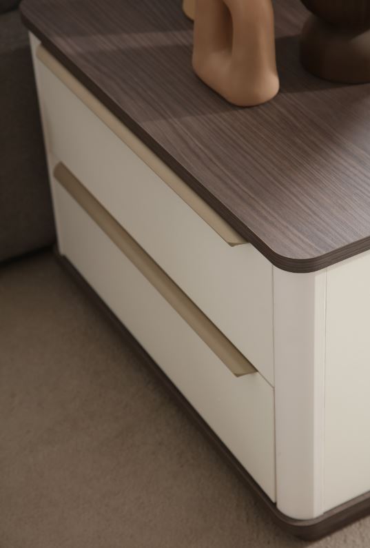 طاولة سرير جانبية إيفانا باللون الكريمي