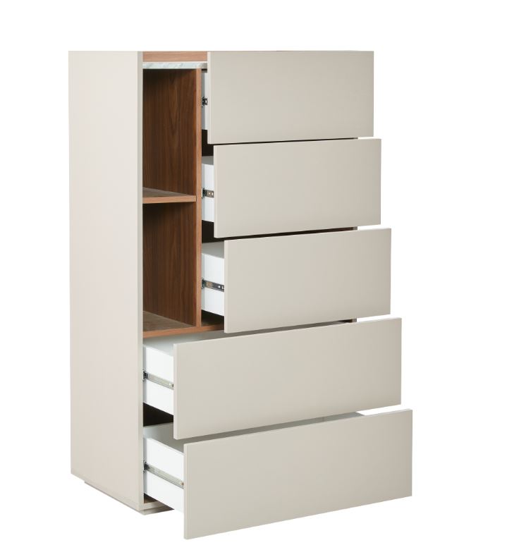 غرفة نوم سافينا باللون الأبيض