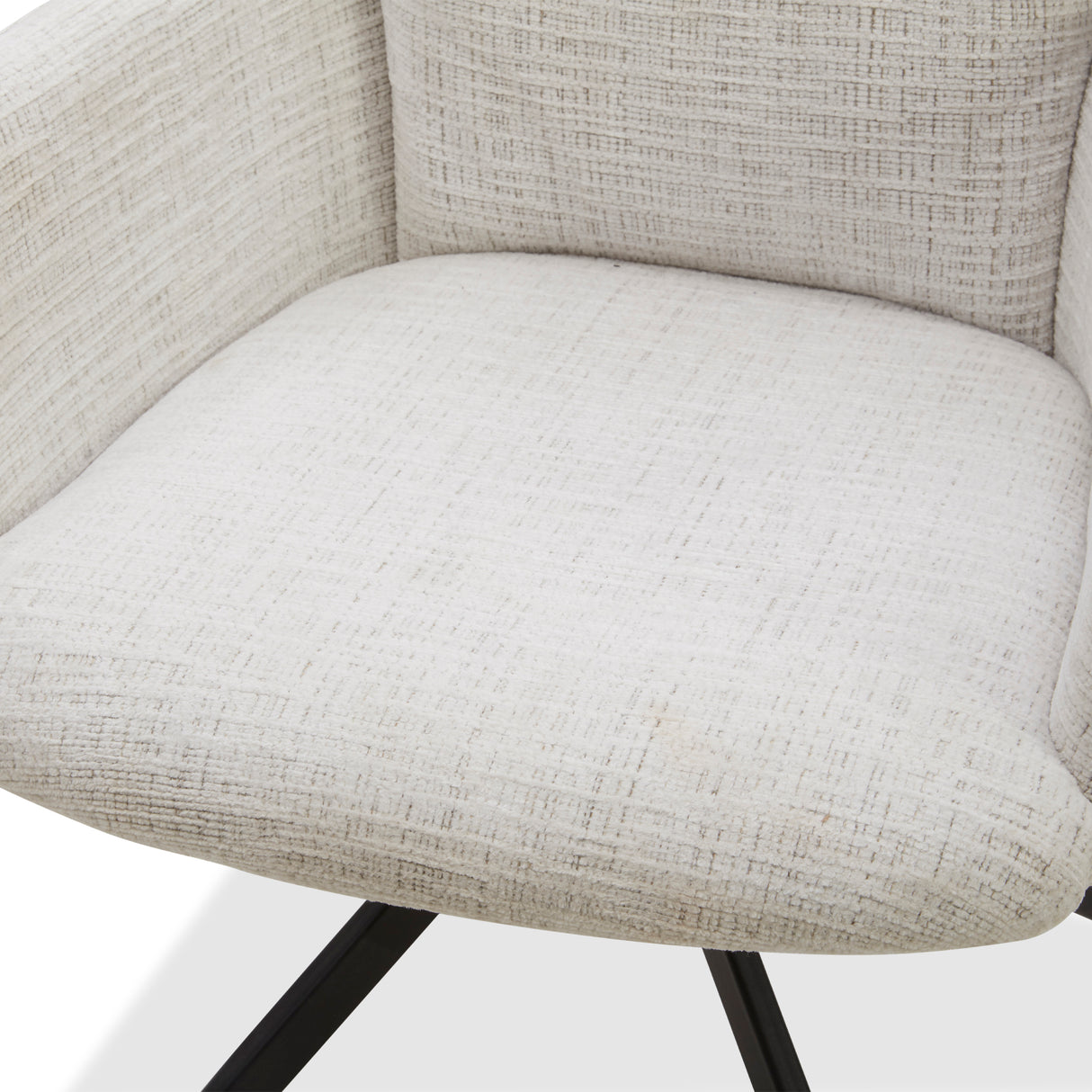 كرسي فردي سديم باللون الكريمي