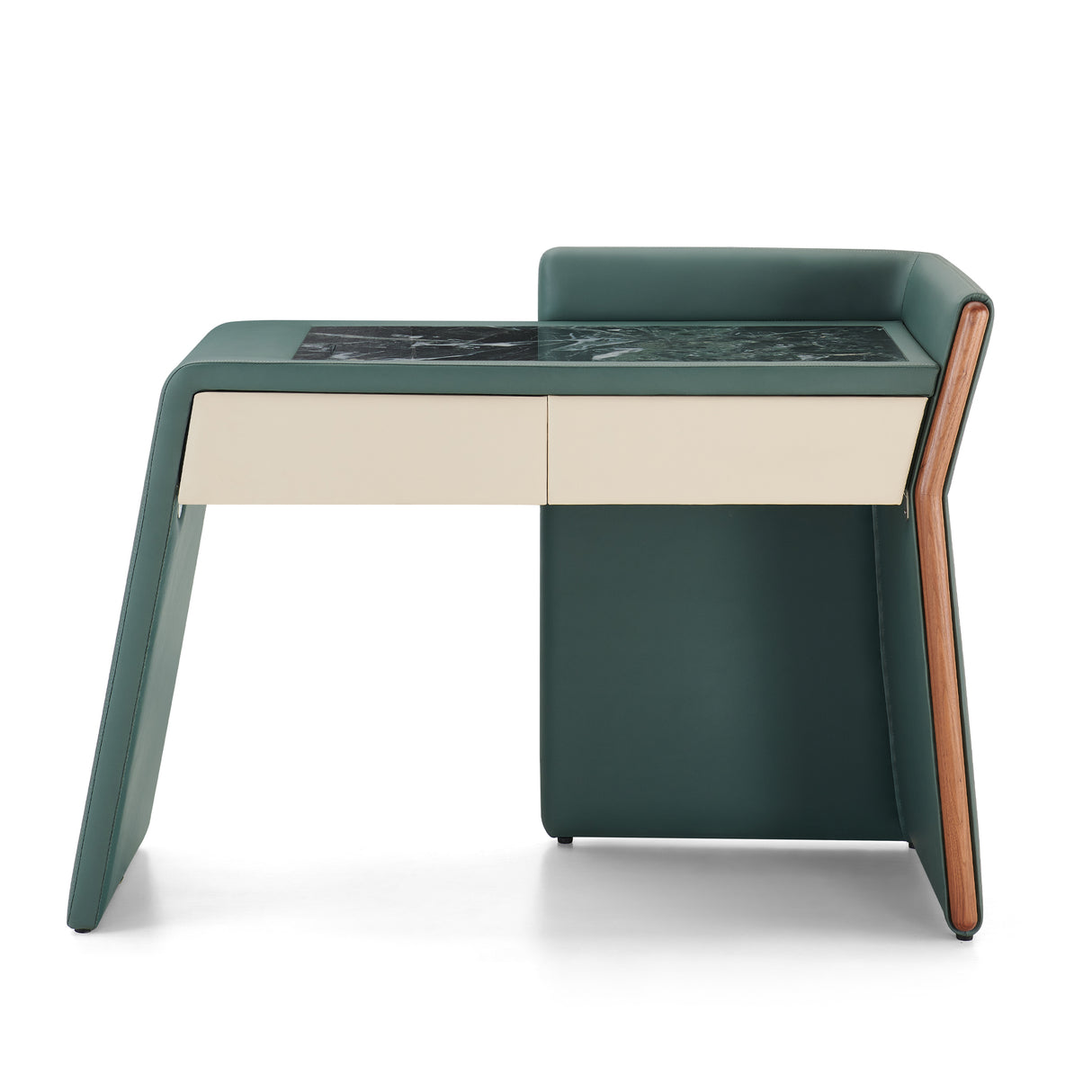 تسريحة كارينا باللون الأخضر