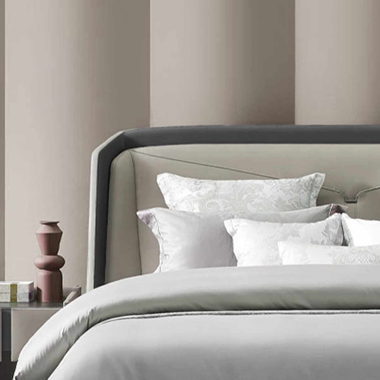 غرفة نوم نوبيل باللون البيج