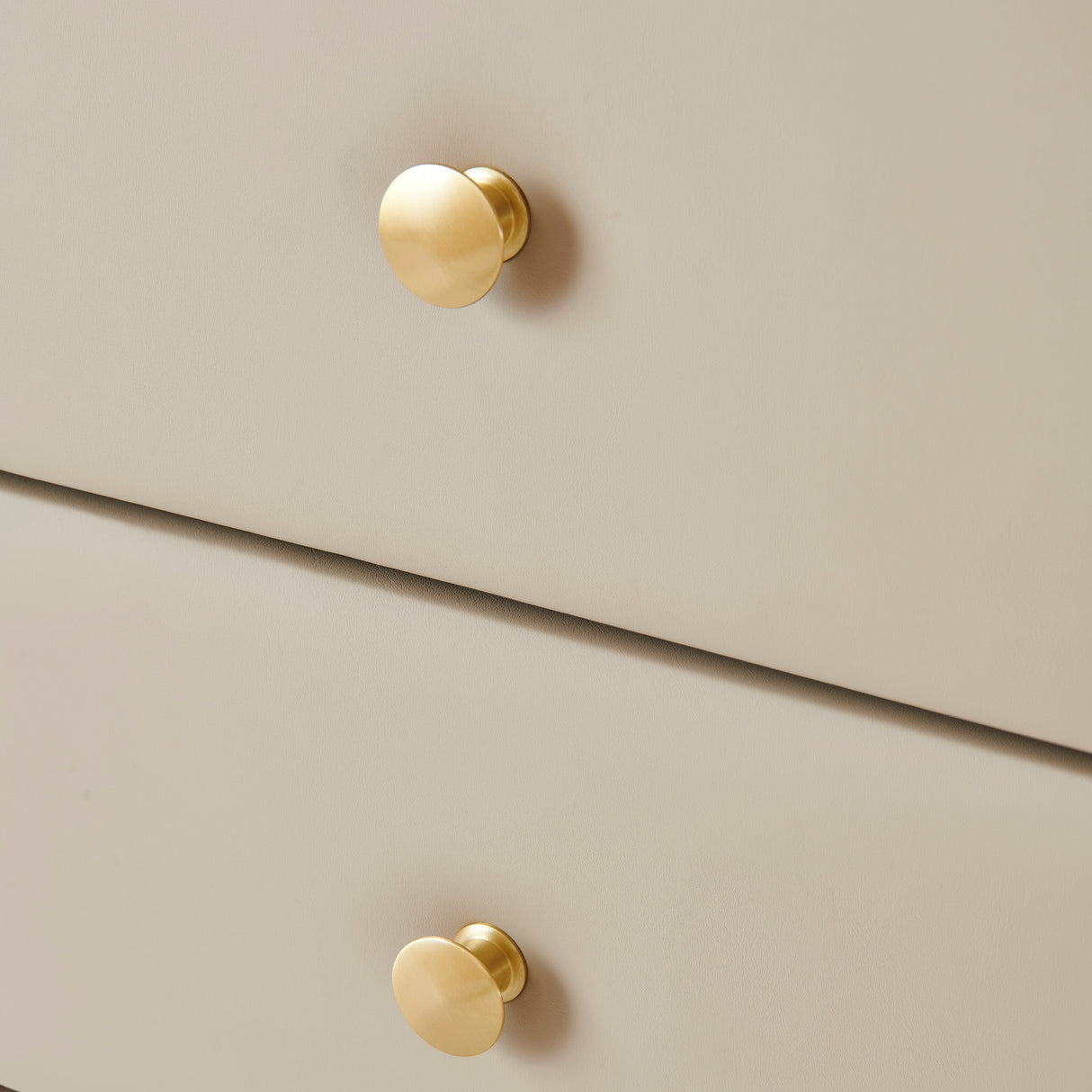 كومدينو نولا باللون البني