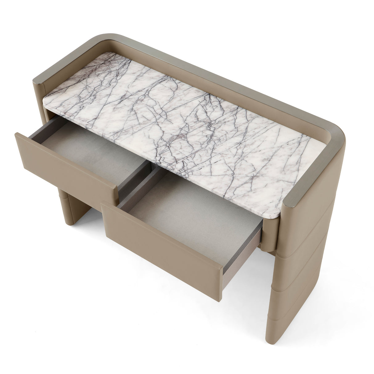 تسريحة نايلا باللون البني