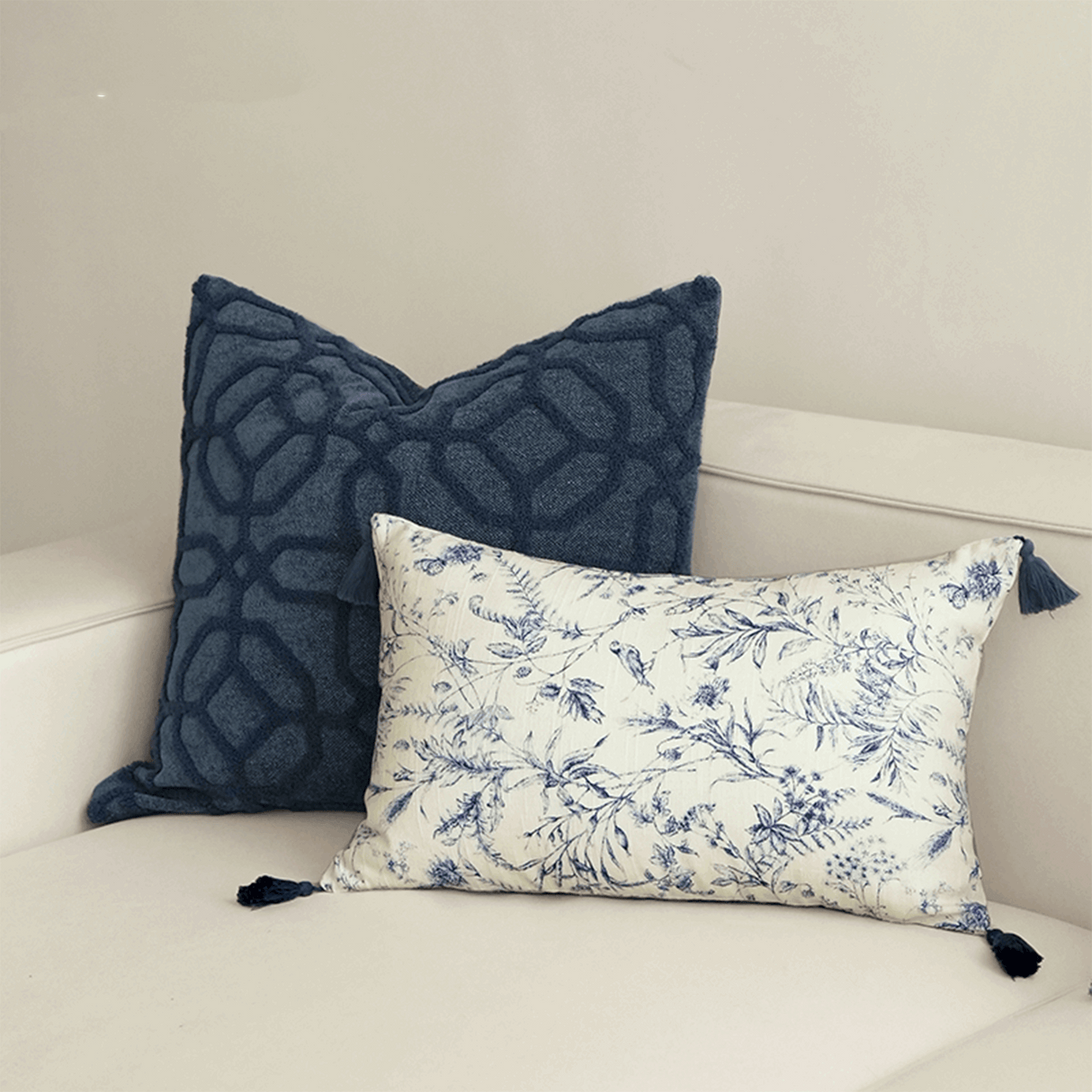 وسادة مزخرفة