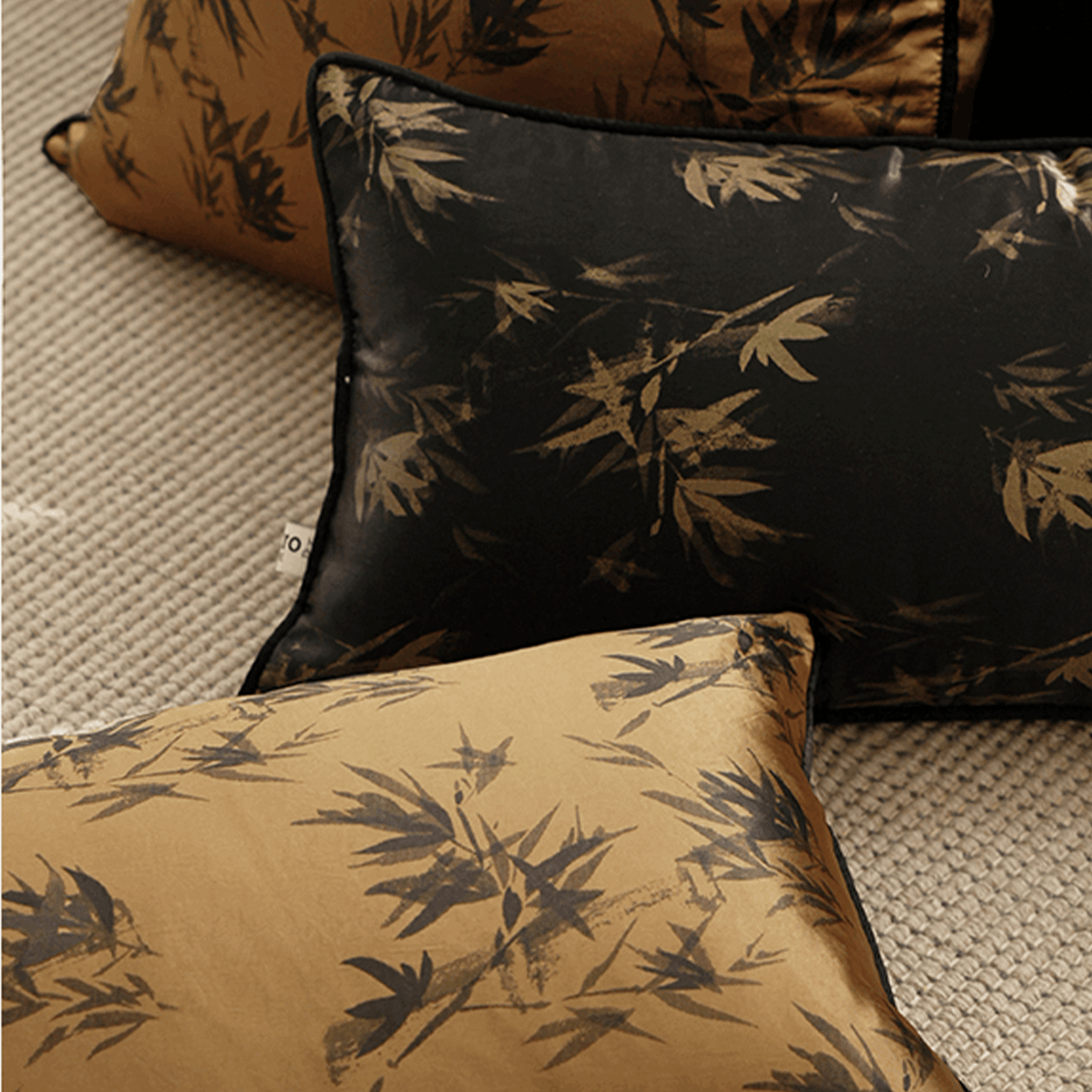 وسادة مزخرفة