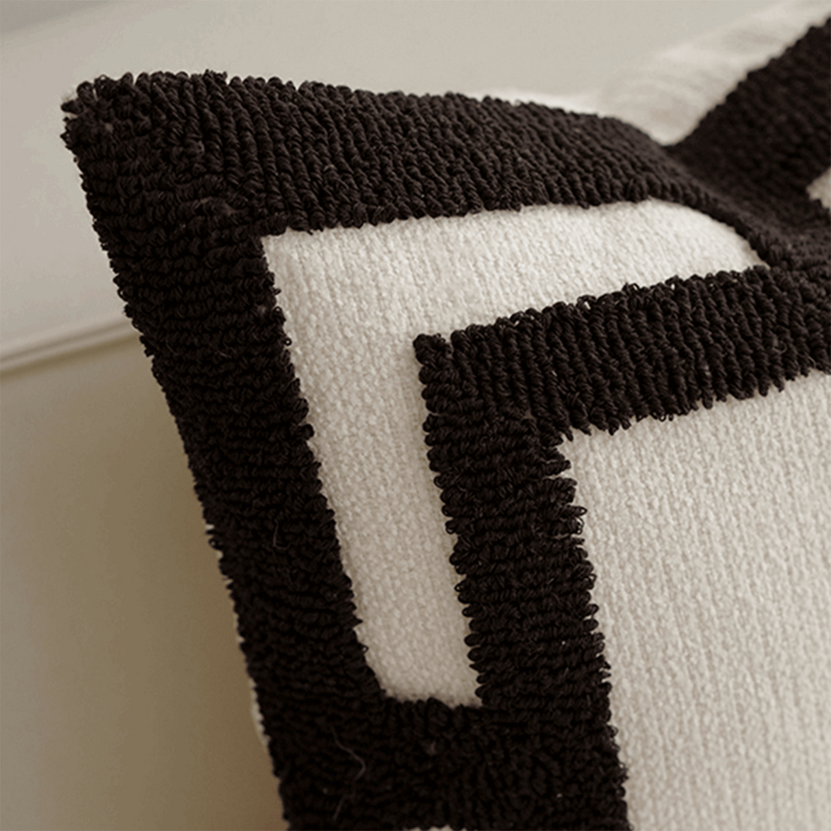 وسادة مزخرفة