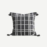 وسادة مزخرفة