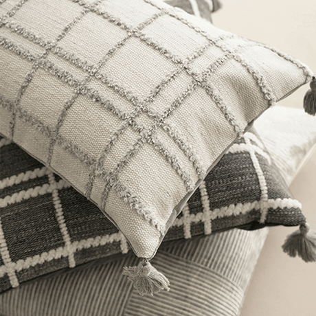 وسادة مزخرفة