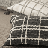 وسادة مزخرفة