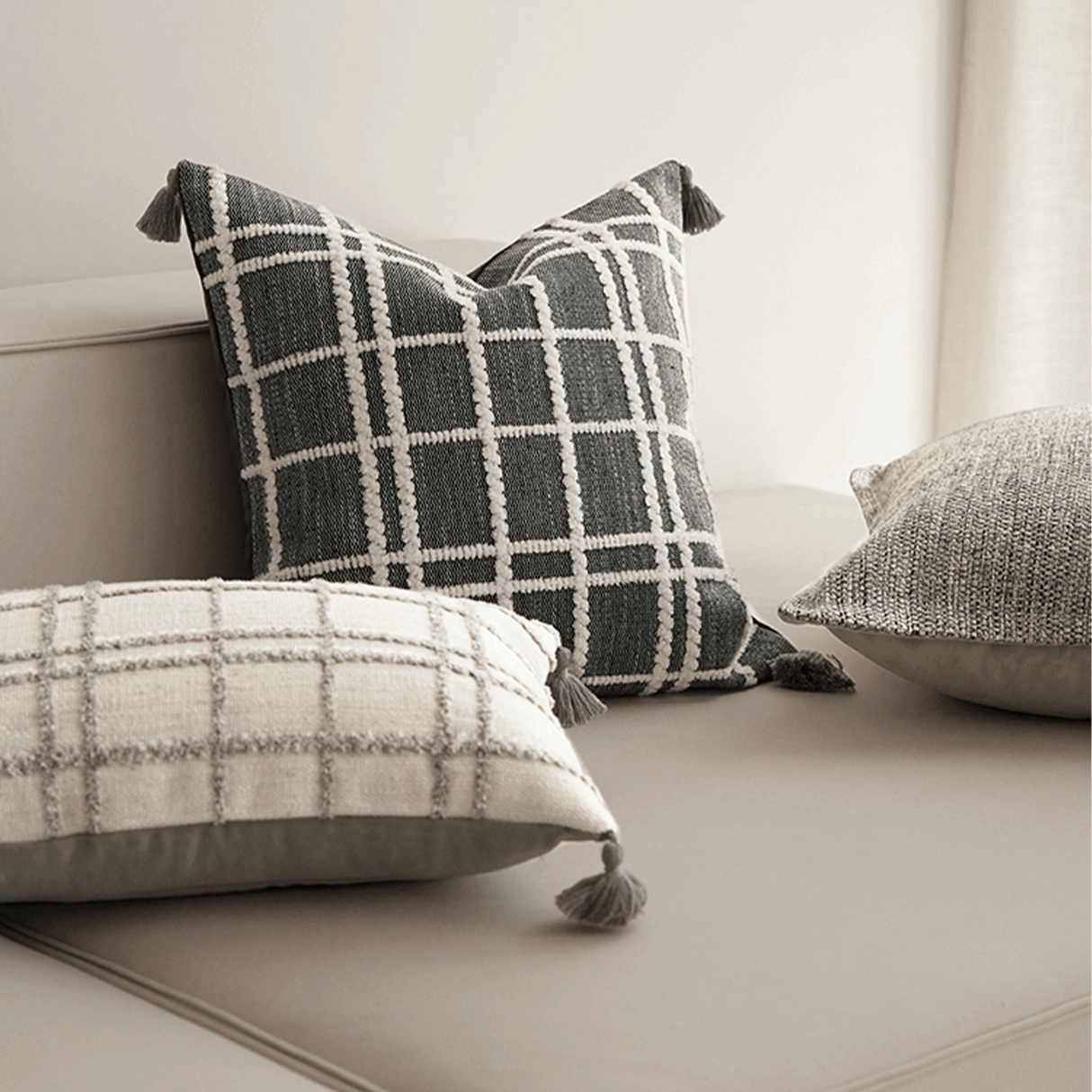 وسادة مزخرفة