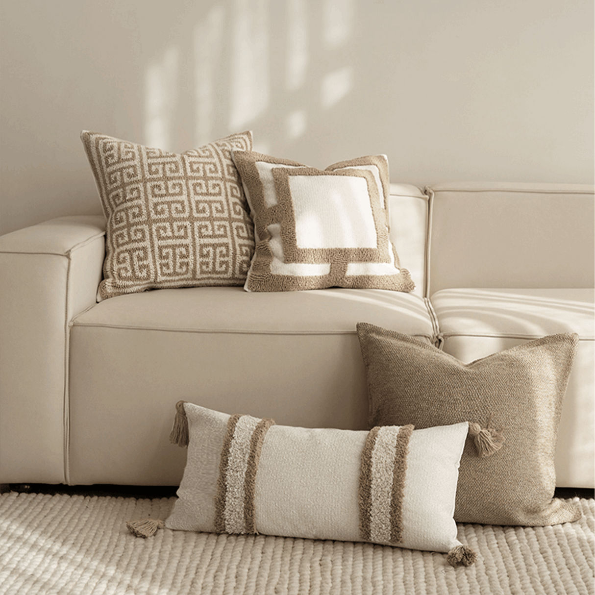 وسادة مزخرفة