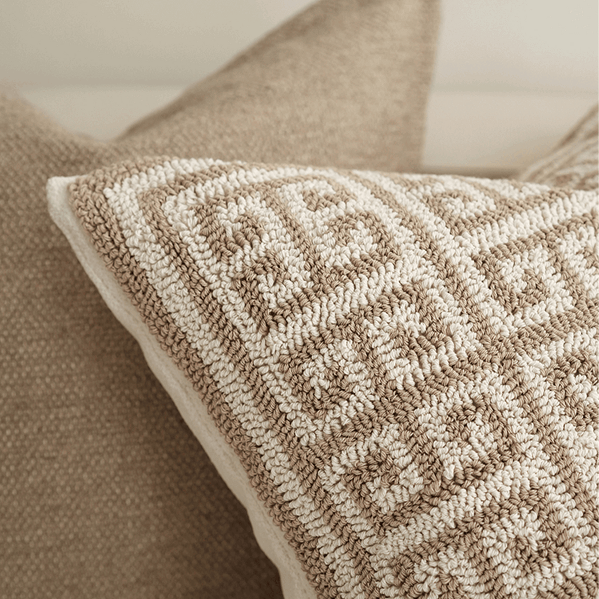 وسادة مزخرفة