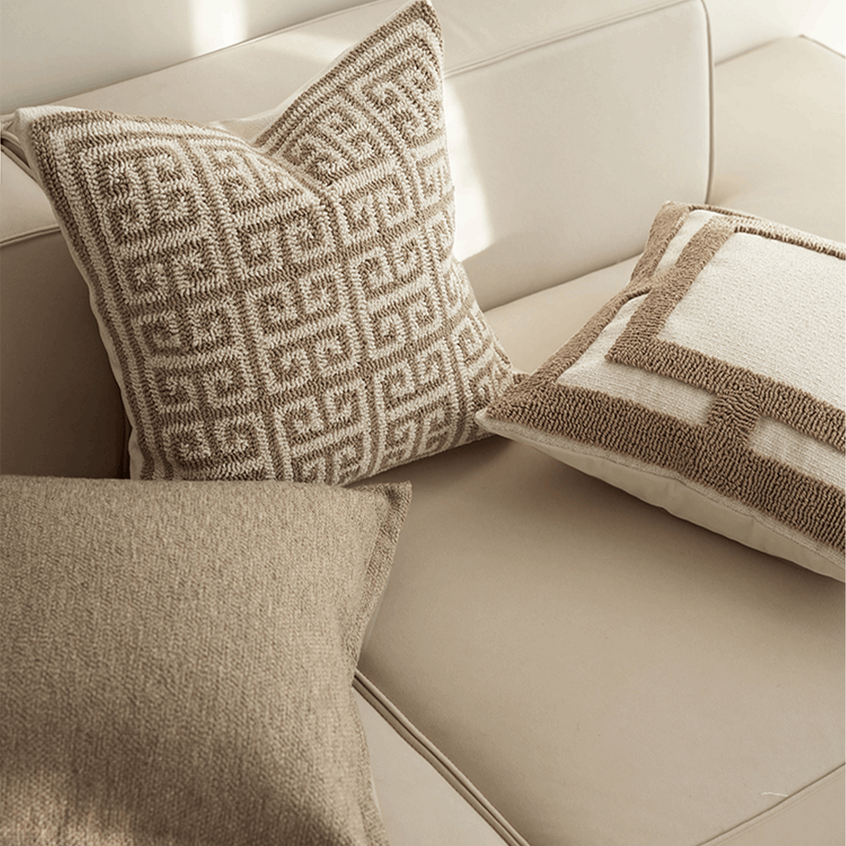 وسادة مزخرفة