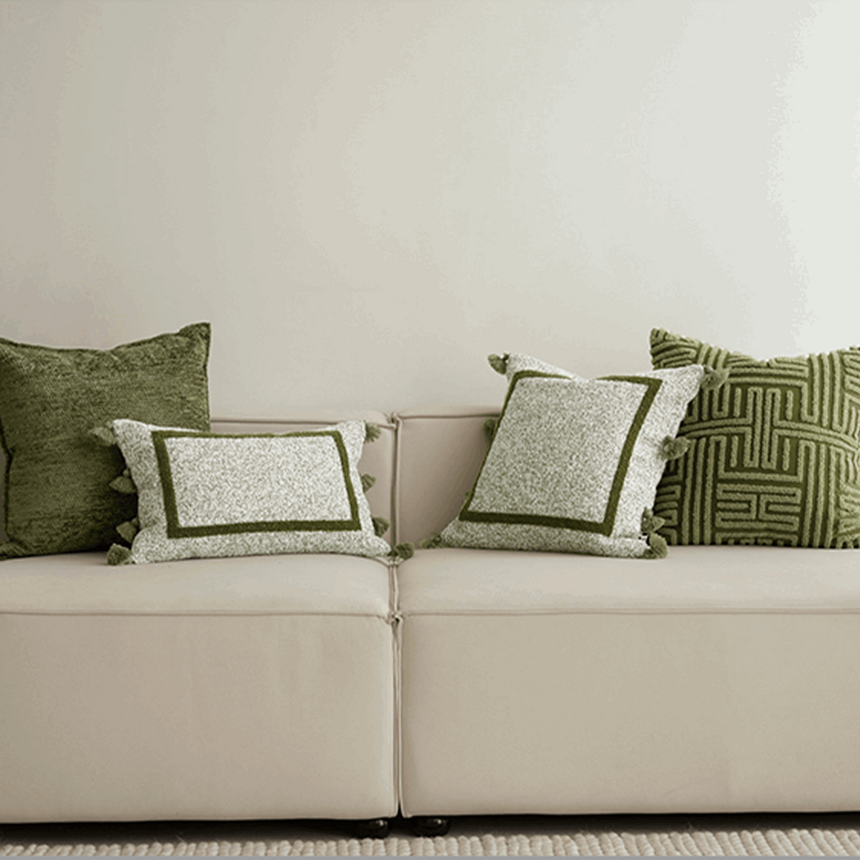 وسادة مزخرفة