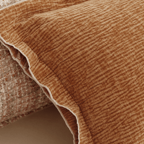 وسادة مزخرفة