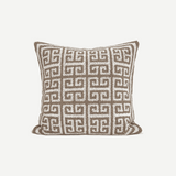 وسادة مزخرفة