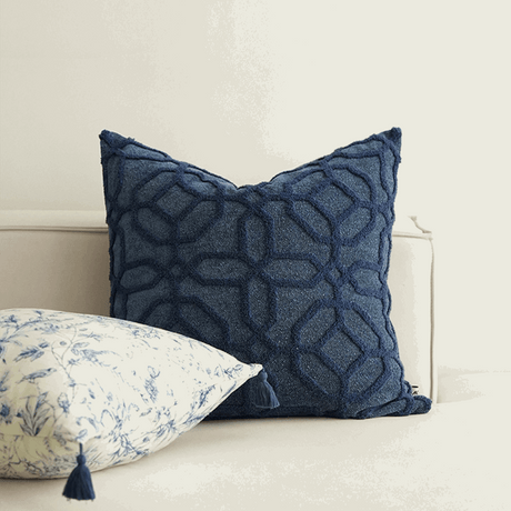 وسادة مزخرفة