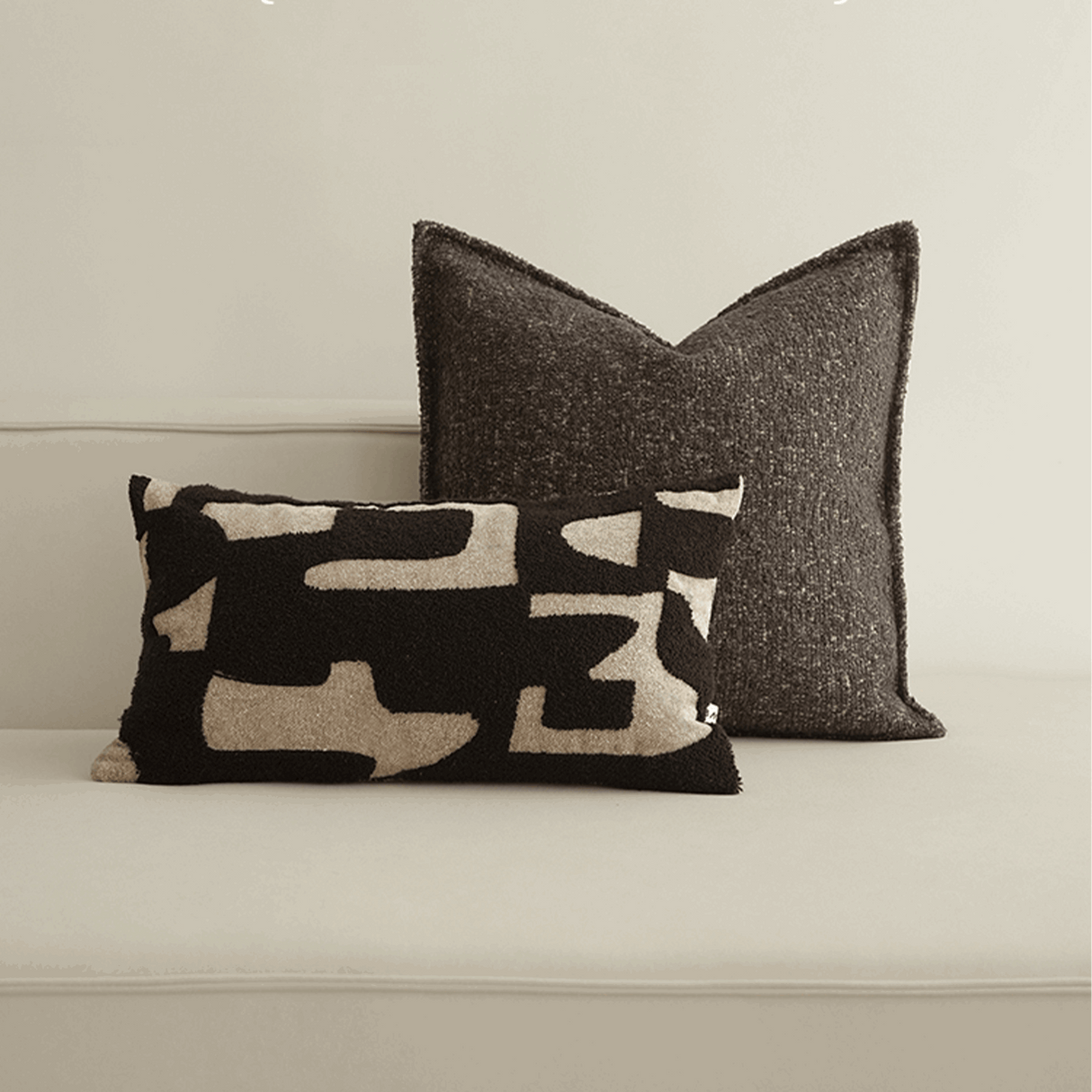 وسادة مزخرفة