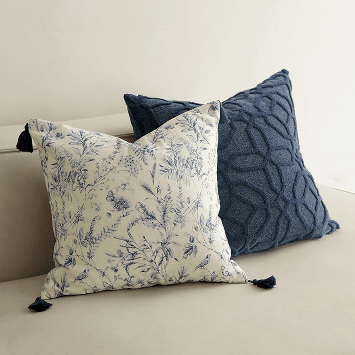 وسادة مزخرفة