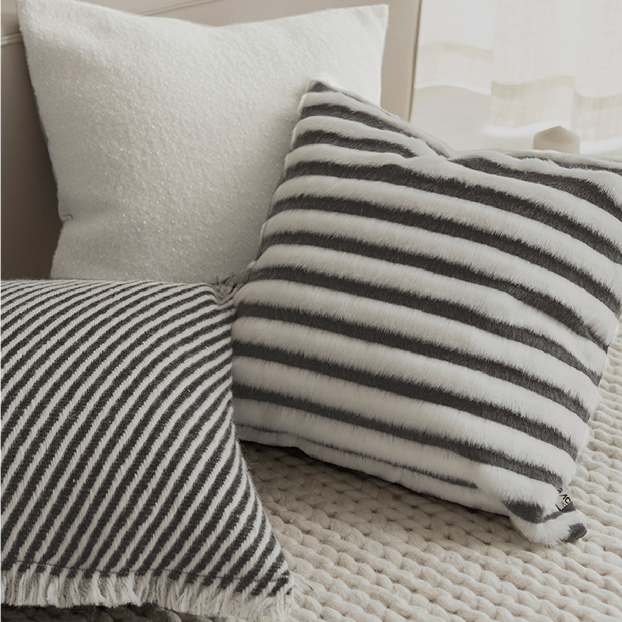 وسادة مزخرفة