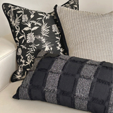 وسادة مزخرفة