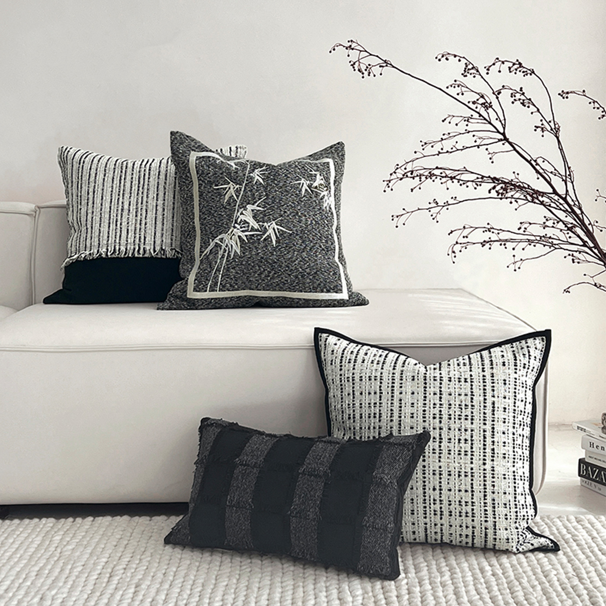 وسادة مزخرفة