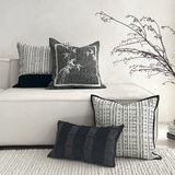 وسادة مزخرفة