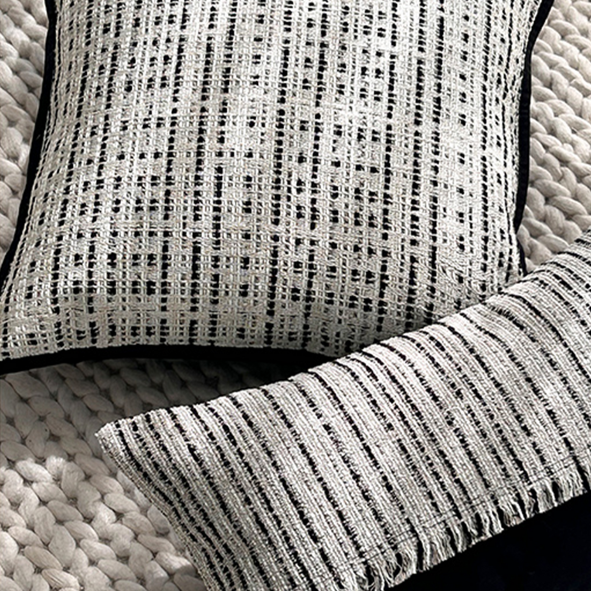 وسادة مزخرفة