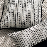 وسادة مزخرفة