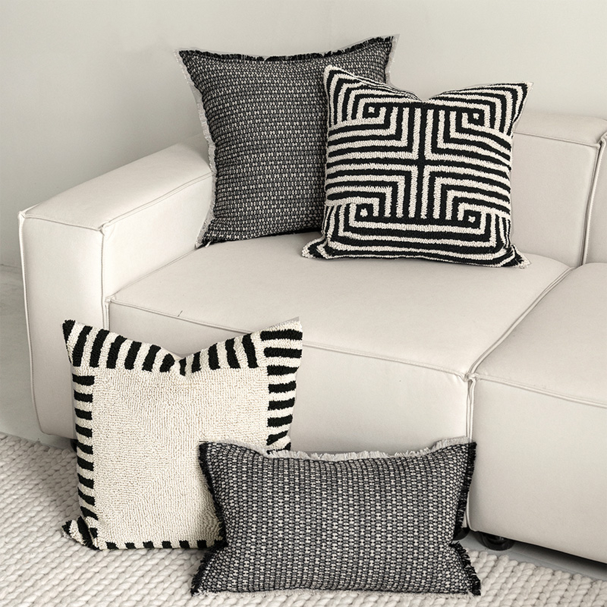 وسادة مزخرفة