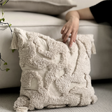 وسادة مزخرفة