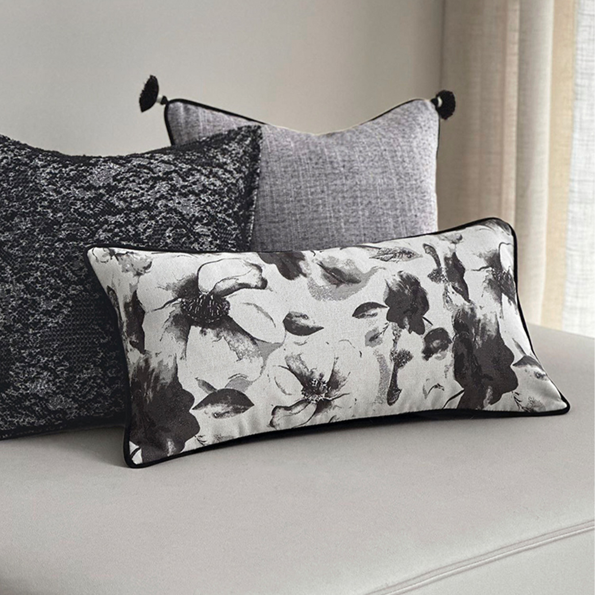 وسادة مزخرفة