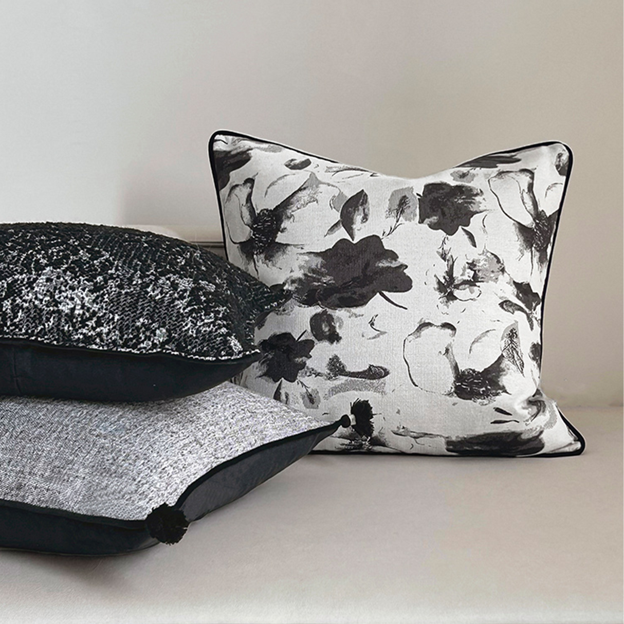 وسادة مزخرفة