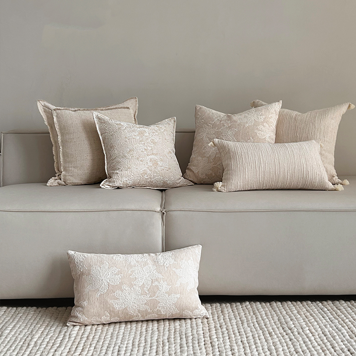 وسادة مزخرفة