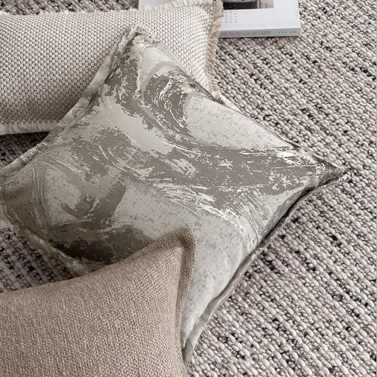 وسادة مزخرفة