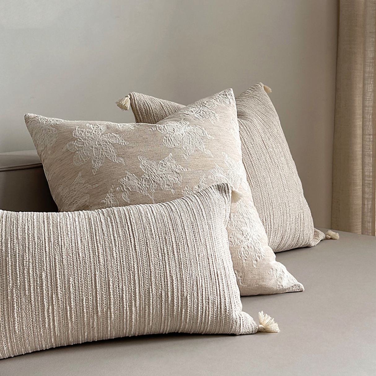 وسادة مزخرفة