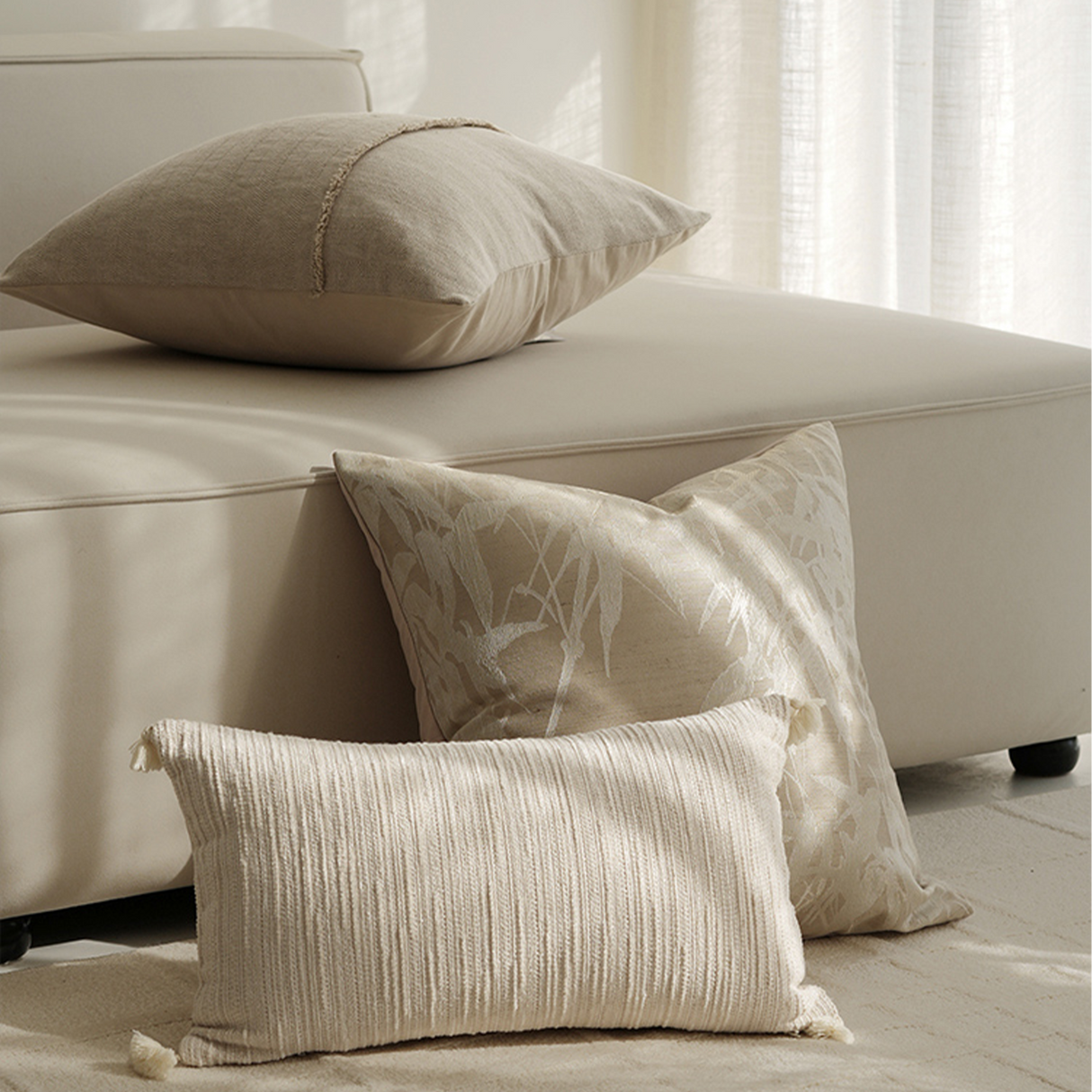 وسادة مزخرفة