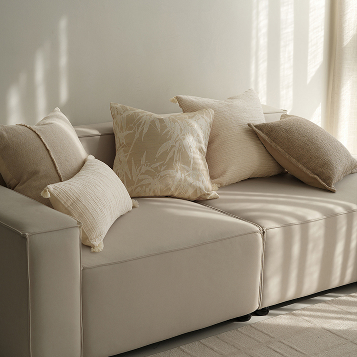 وسادة مزخرفة