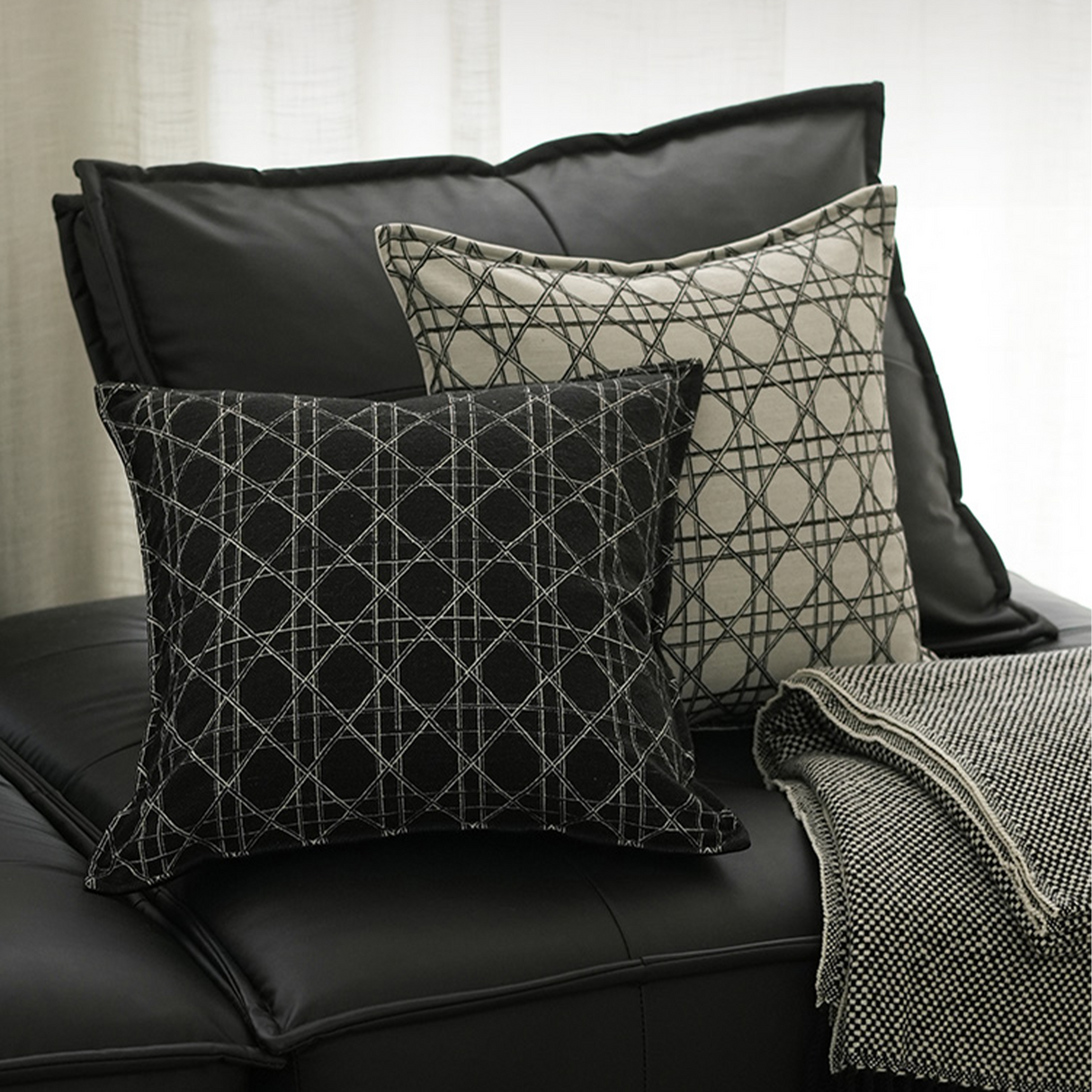 وسادة مزخرفة