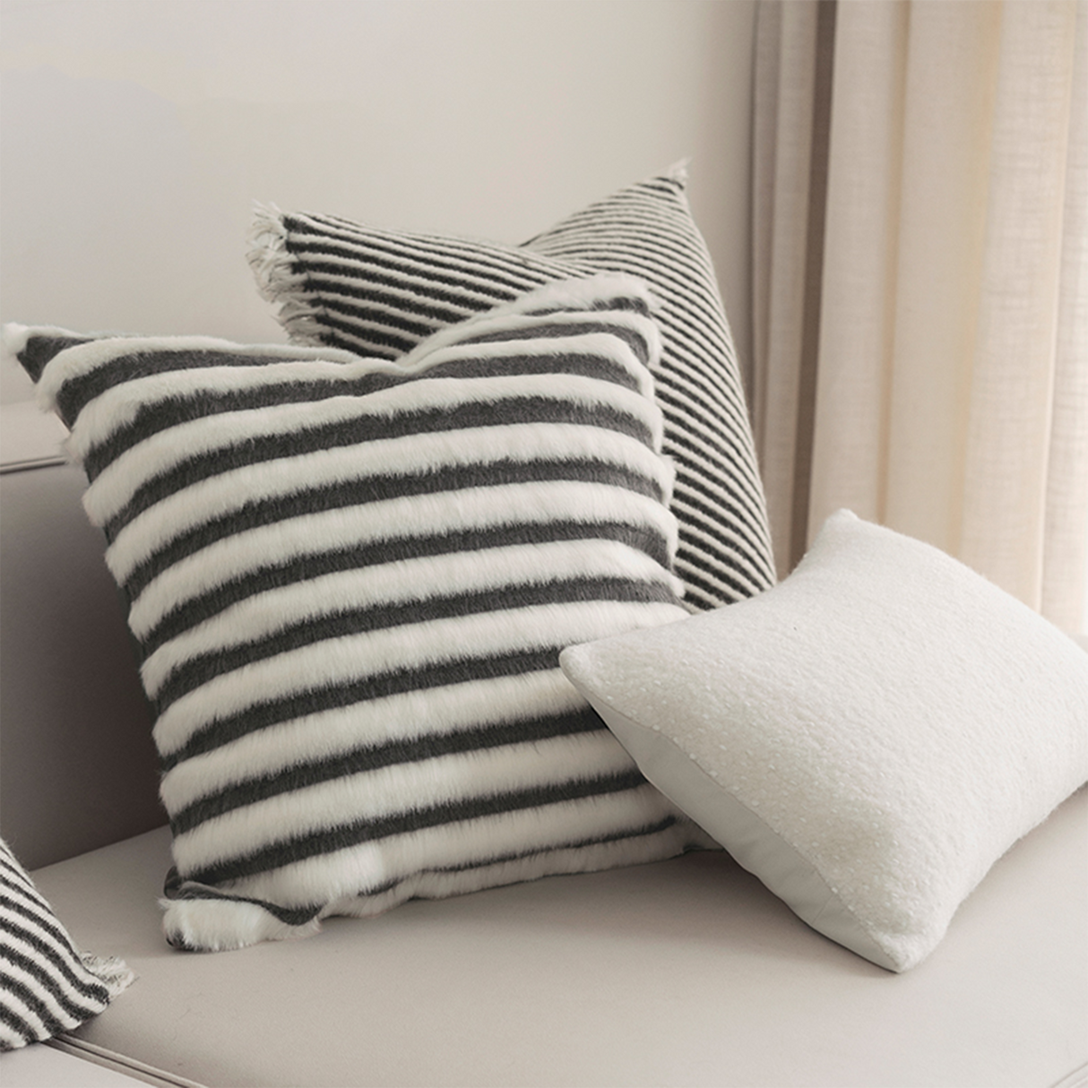 وسادة مزخرفة