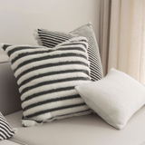 وسادة مزخرفة