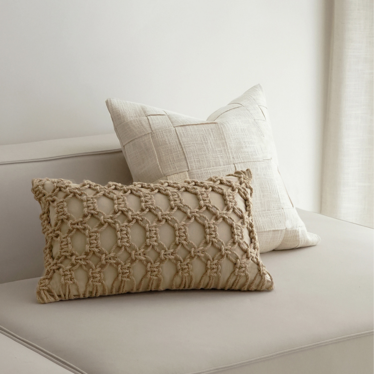 وسادة مزخرفة