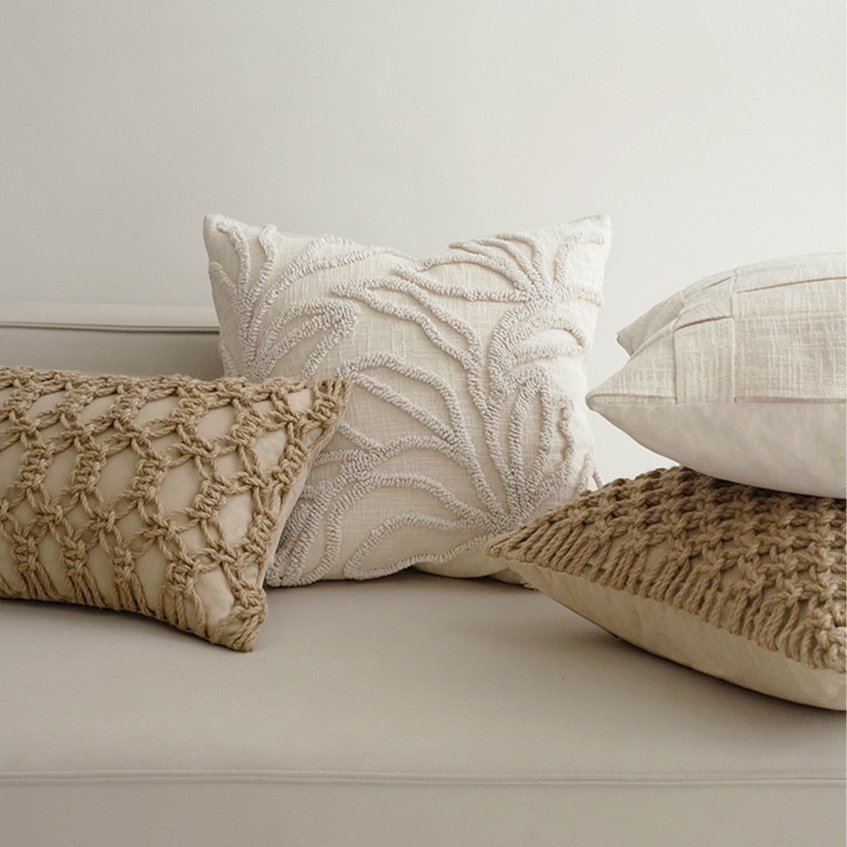 وسادة مزخرفة