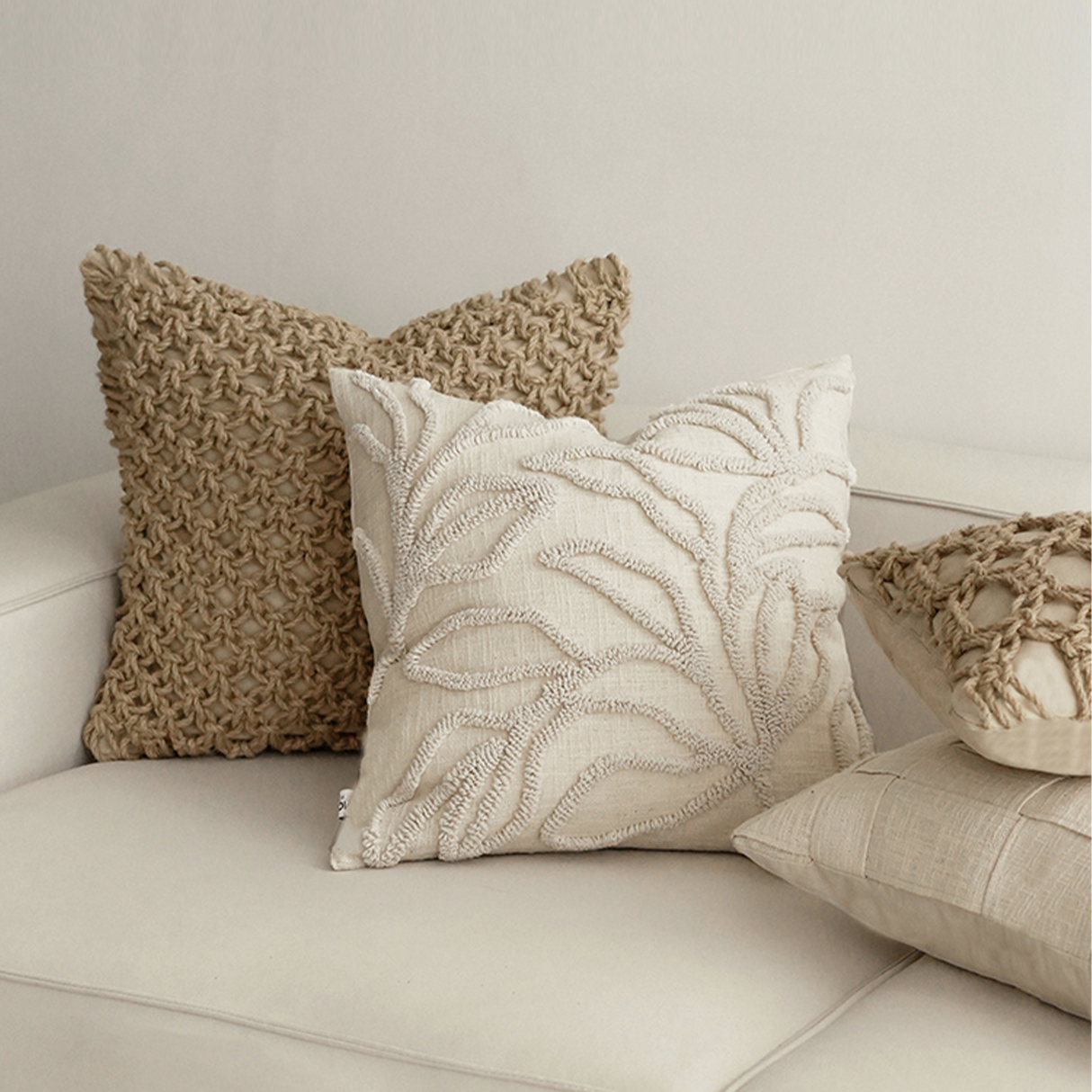 وسادة مزخرفة