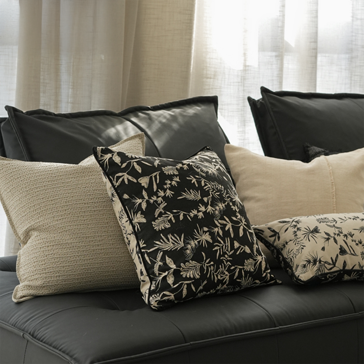 وسادة مزخرفة