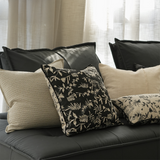 وسادة مزخرفة