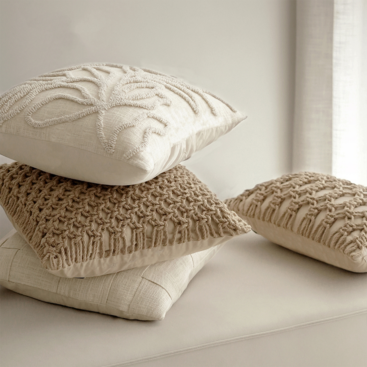 وسادة مزخرفة