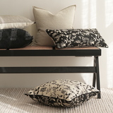 وسادة مزخرفة